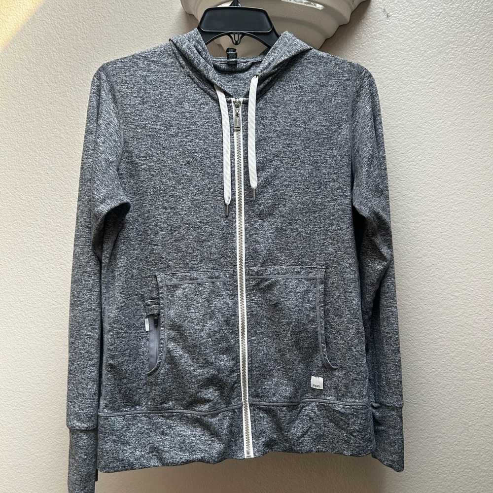 Vuori Halo Performance Hoodie - Dreamknit fabric